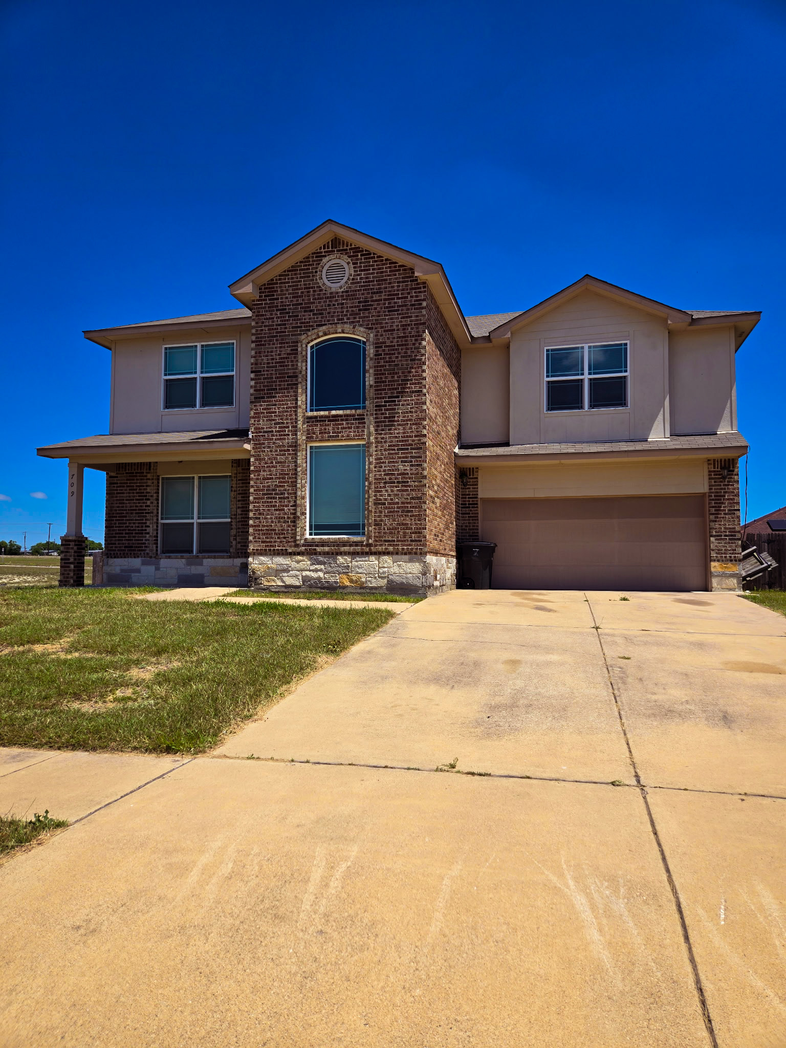 709 W. Vega Ln